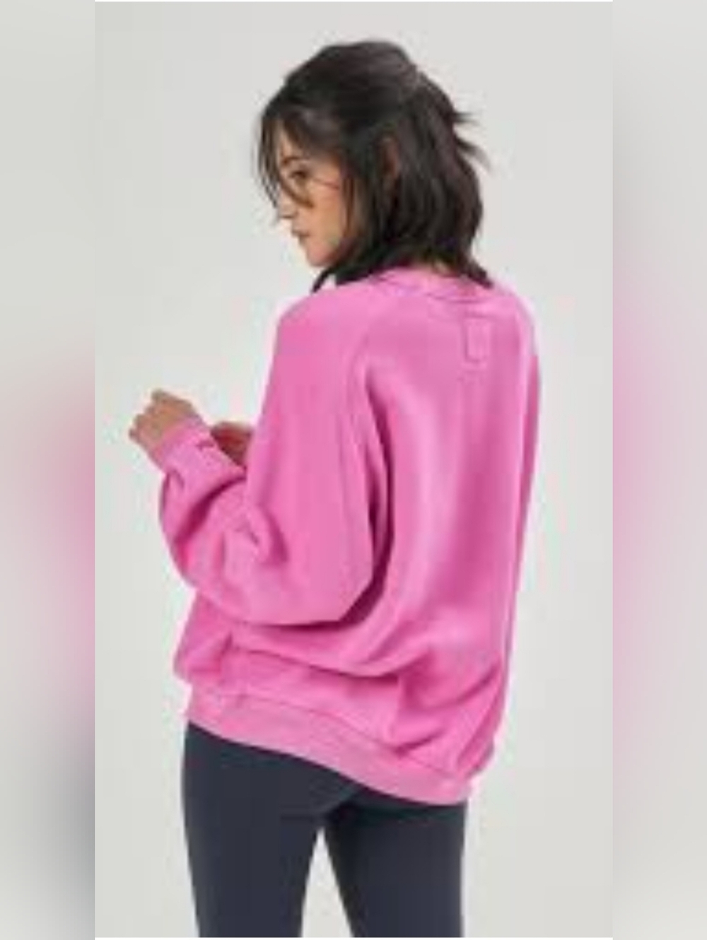 Aerie Beach Party Cropped Crewneck sweatshirt in a vibrant pink hue. Size Large